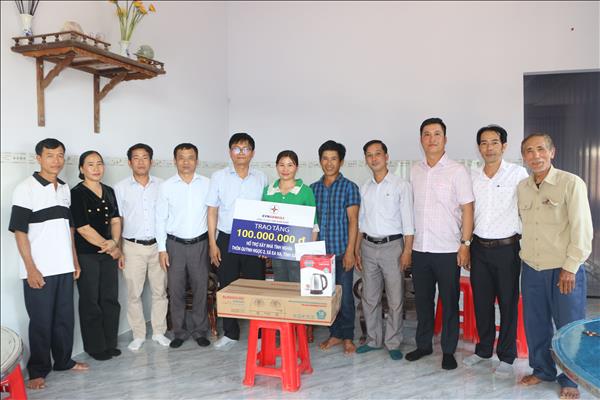 CÔNG TY THỦY ĐIỆN BUÔN KUỐP PHỐI HỢP ĐỊA PHƯƠNG BÀN GIAO NHÀ TÌNH NGHĨA CHO HỘ GIA ĐÌNH KHÓ KHĂN TẠI XÃ EA NA