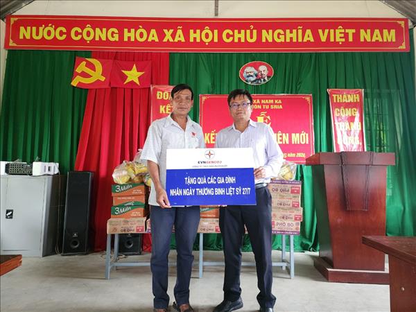 CÔNG TY THỦY ĐIỆN BUÔN KUỐP THĂM, TẶNG QUÀ NHÂN NGÀY THƯƠNG BINH LIỆT SỸ 27/7