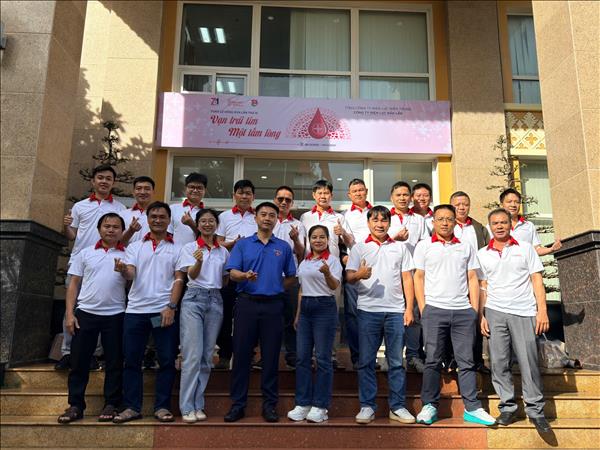 CÔNG TY THỦY ĐIỆN BUÔN KUỐP: NHỮNG “GIỌT HỒNG” ẤM ÁP TRAO ĐI TẠI TUẦN LỄ HỒNG EVN - LẦN THỨ XI 